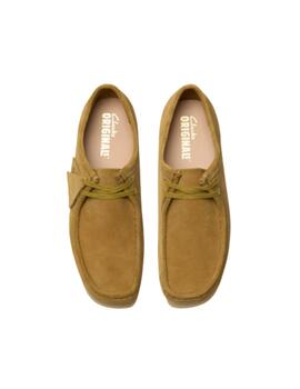 Zapato Clarks Wallabee Oakmoss Suede Camel Hombre