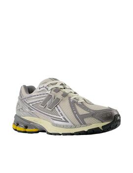 Zapatilla New Balance M1906RRD Beige/Plata Hombre