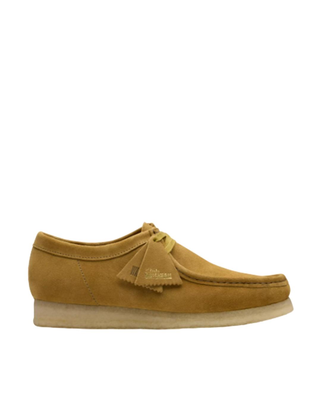 Zapato Clarks Wallabee Oakmoss Suede Camel Hombre