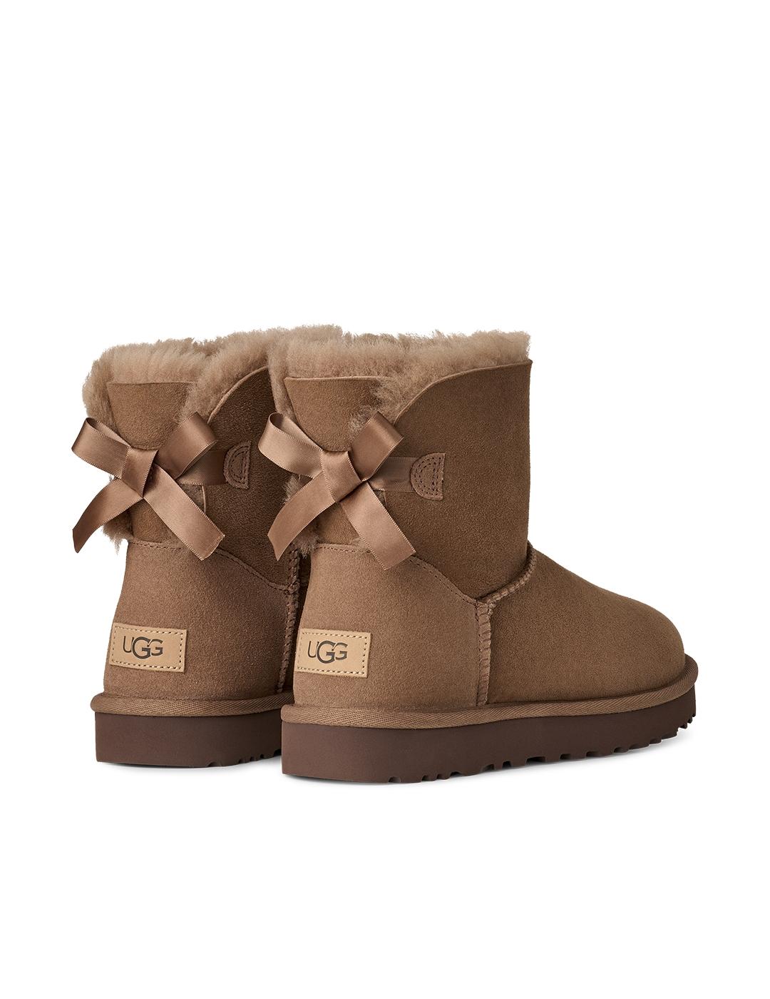 Bota UGG W Mini Bailey Bow II  ROCKY OAK Mujer